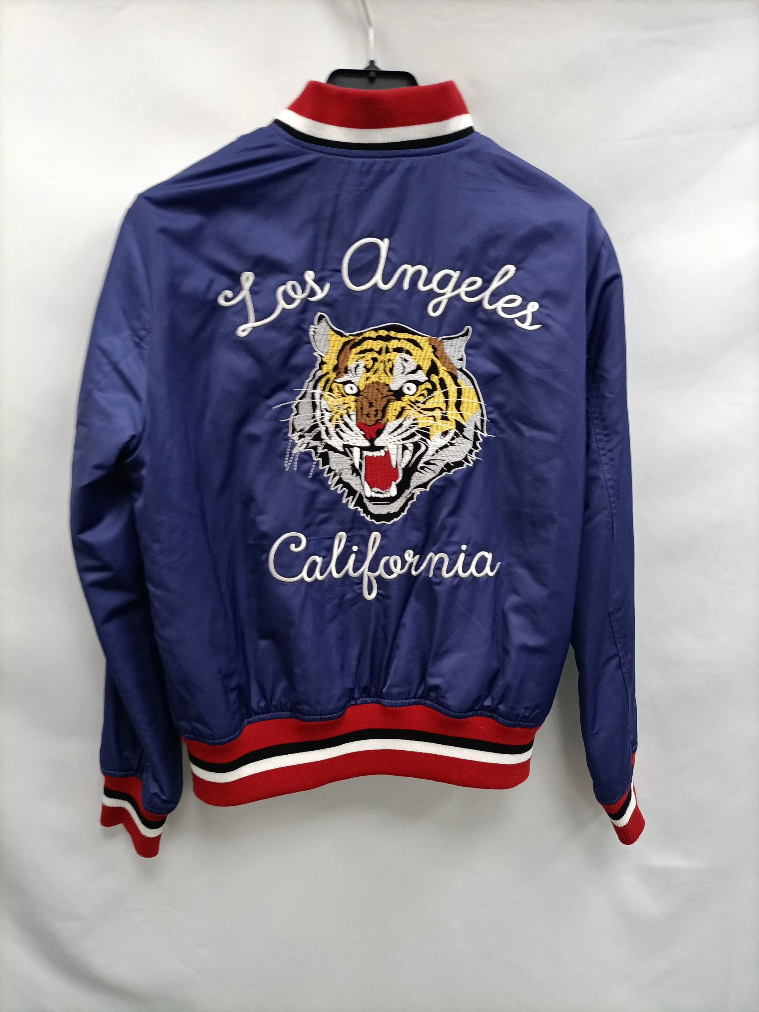 FOREVER21. Bomber California  T.s