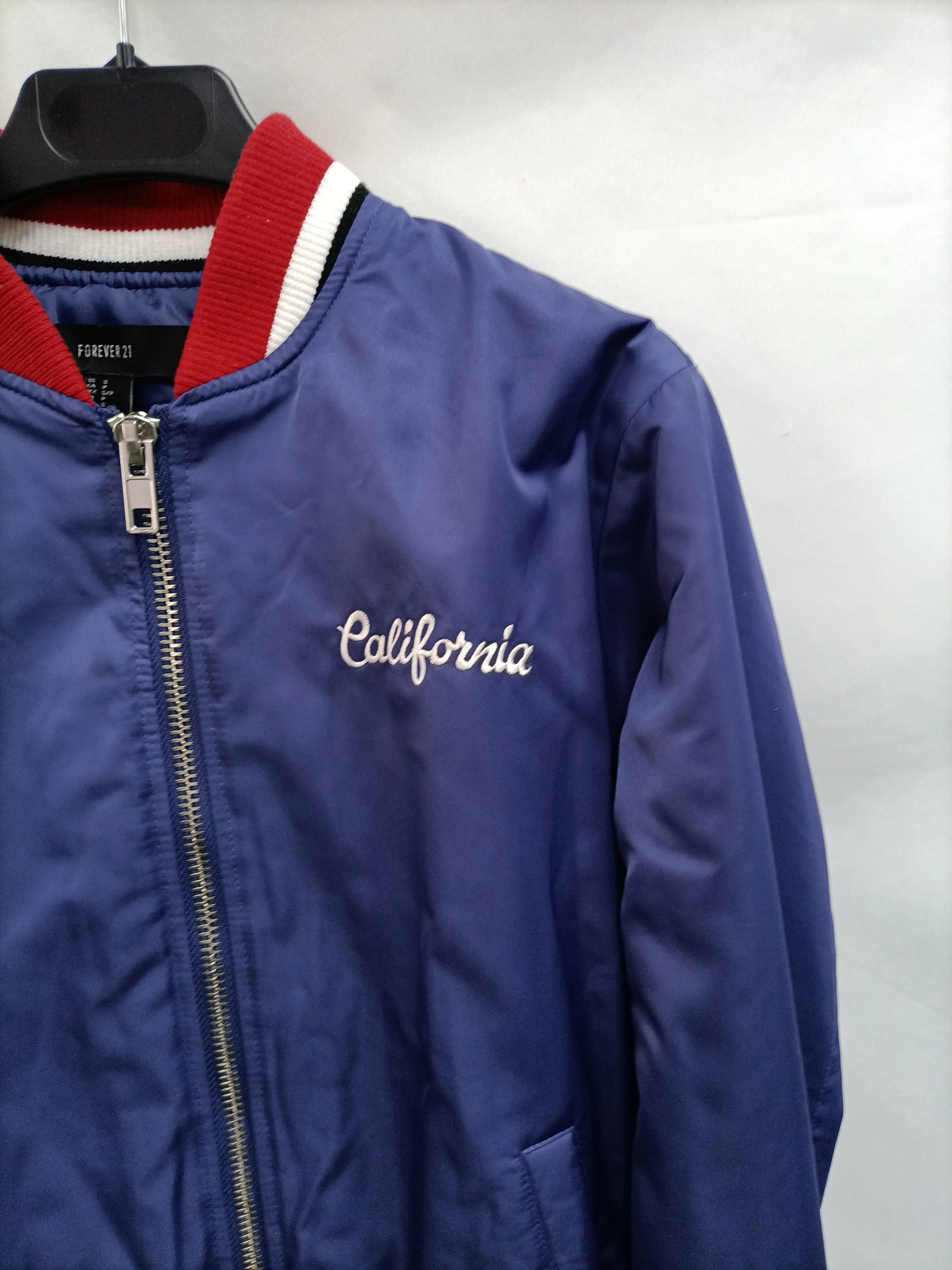 FOREVER21. Bomber California  T.s
