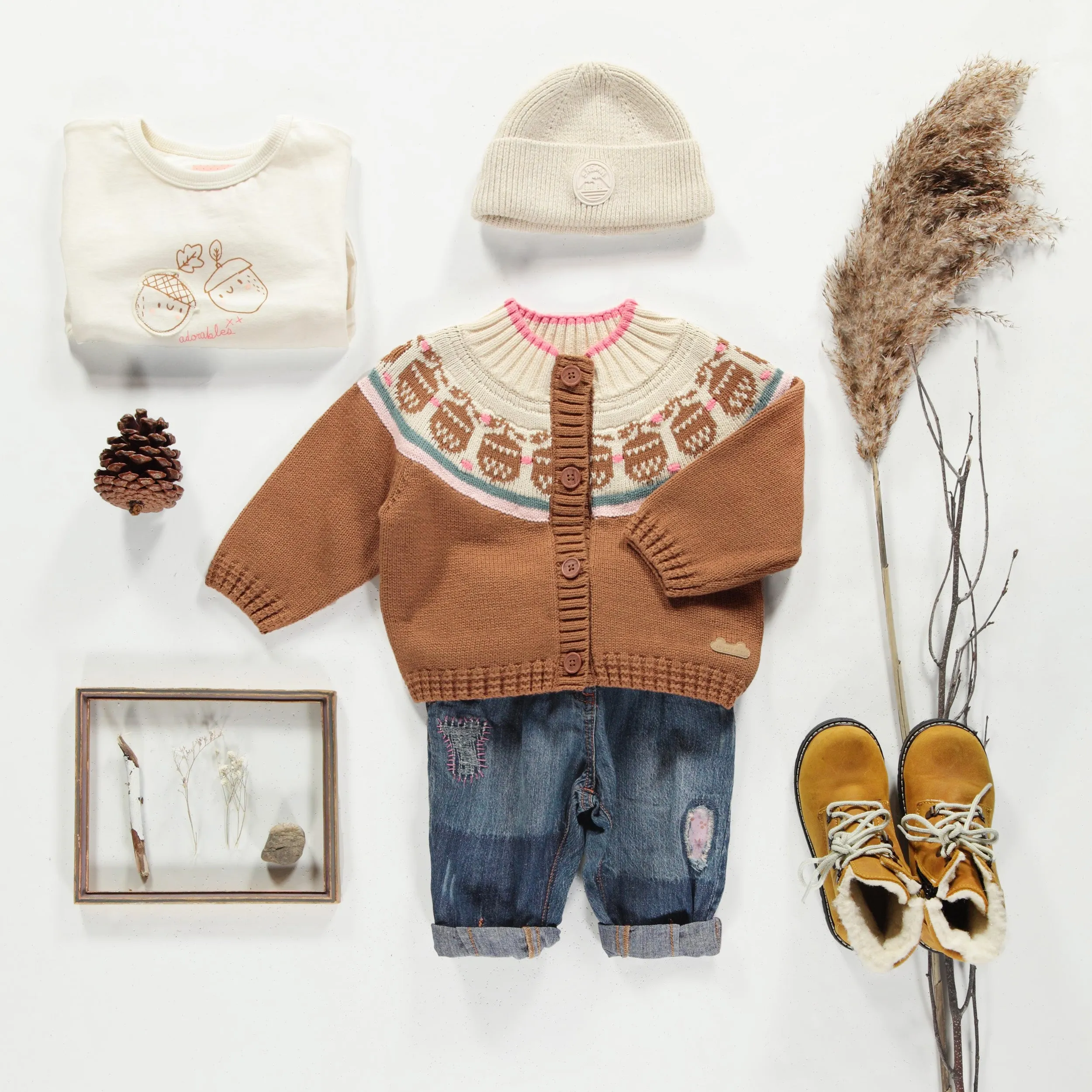 Veste de maille brune à motif en coton cachemire, bébé || Brown patterned knitted vest in cotton cashmere, baby