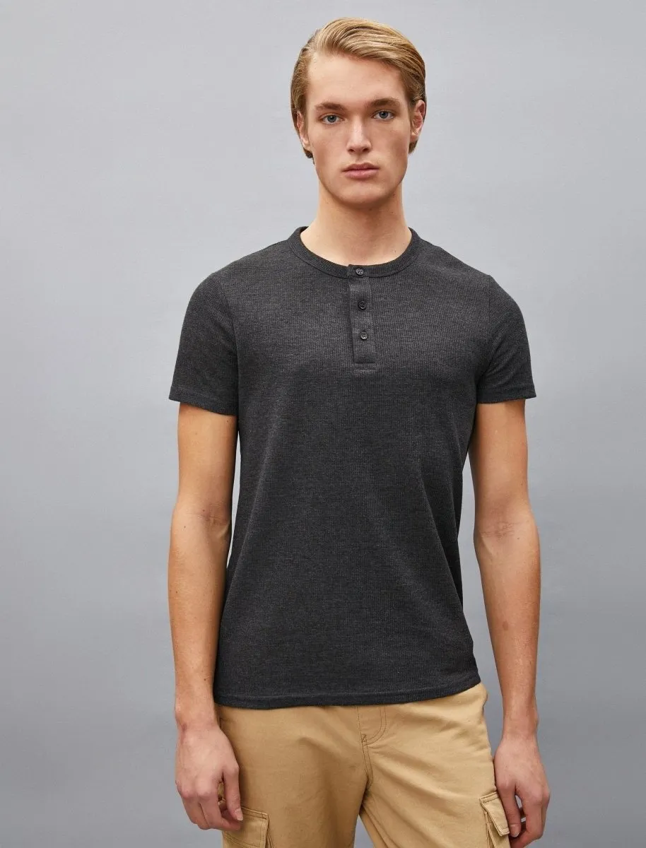 Waffle Henley SS Tshirt in Anthracite