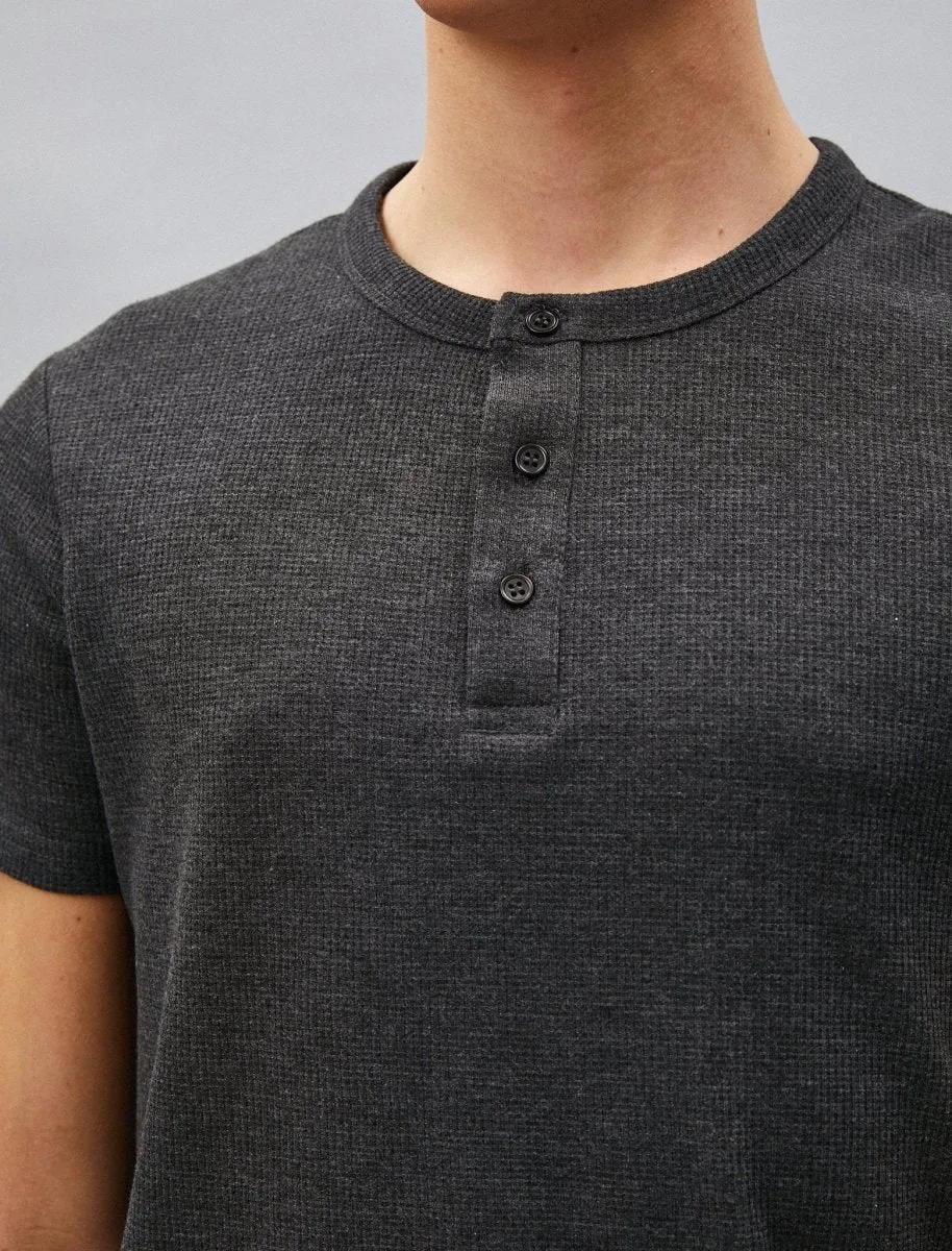 Waffle Henley SS Tshirt in Anthracite