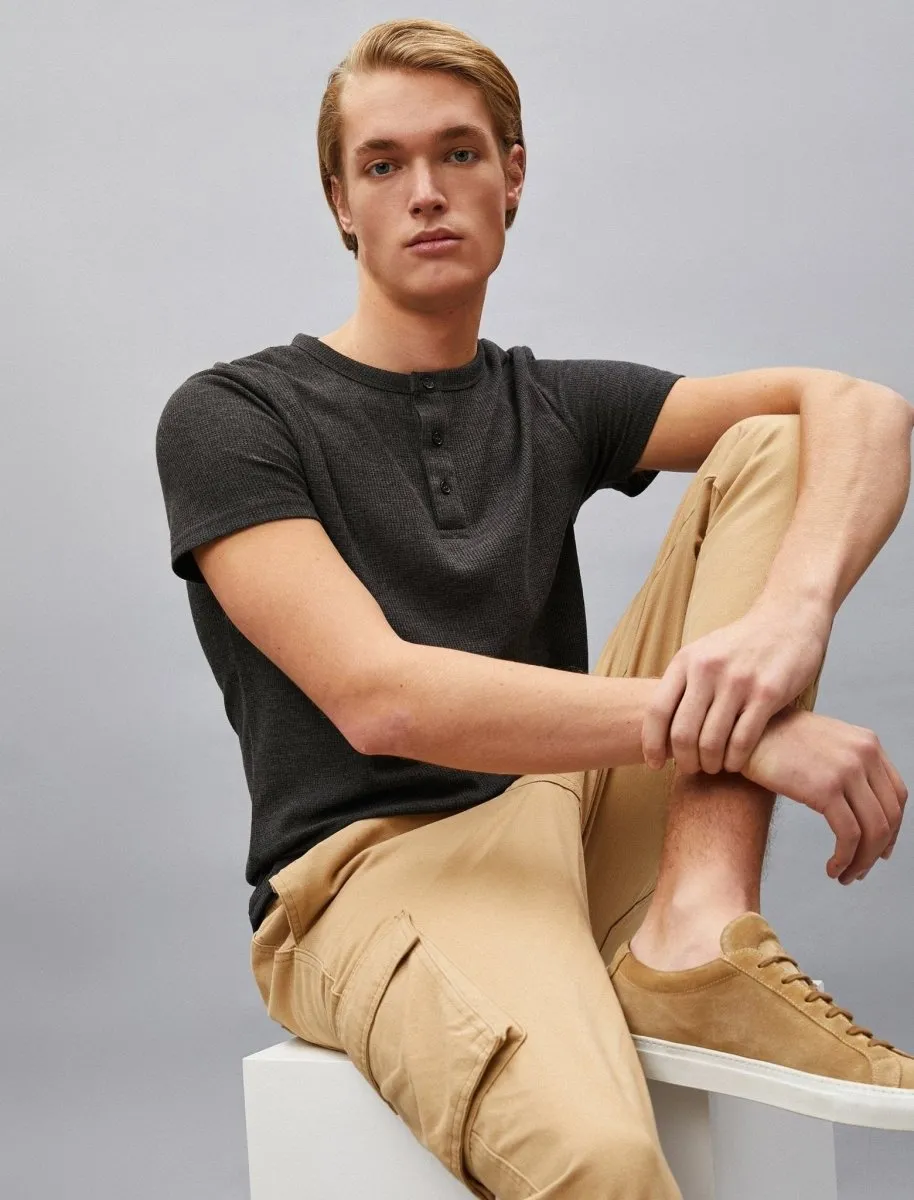 Waffle Henley SS Tshirt in Anthracite