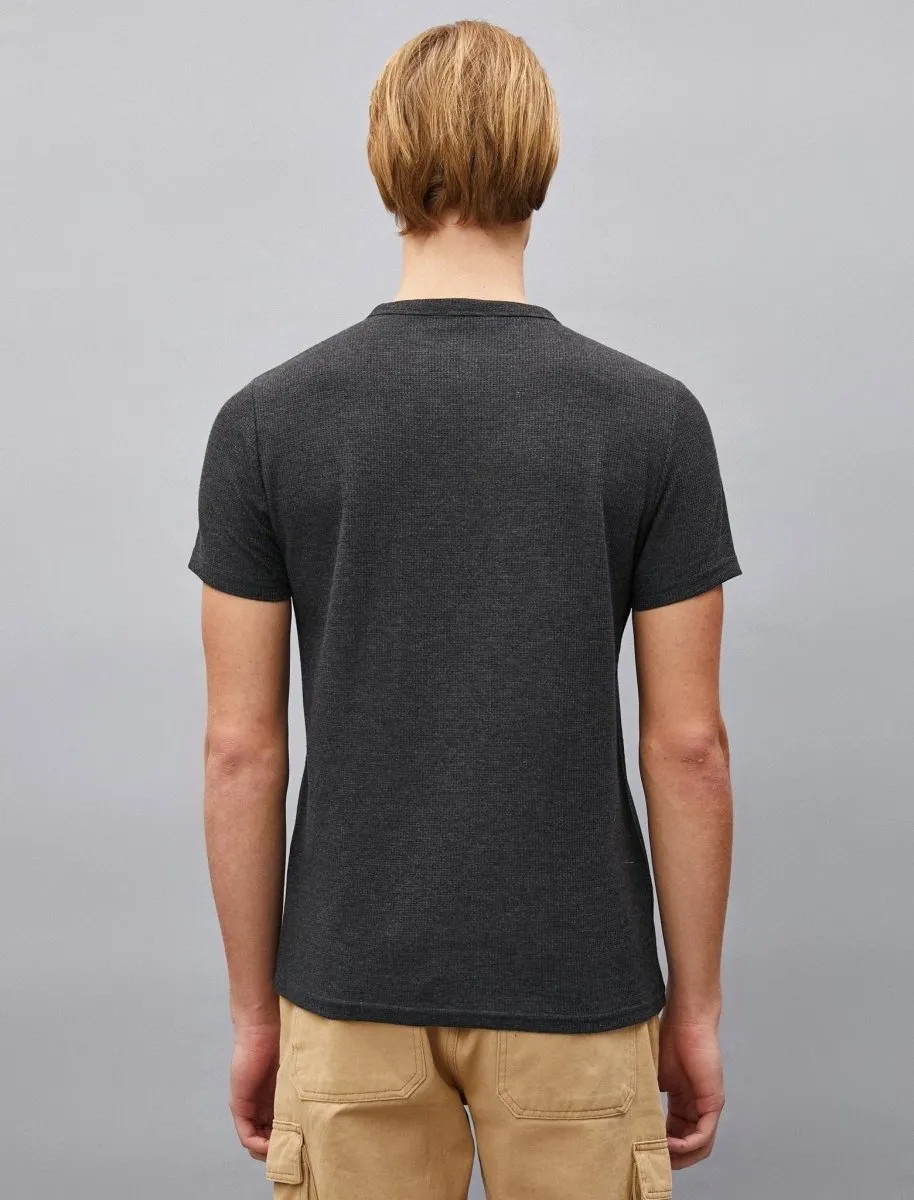 Waffle Henley SS Tshirt in Anthracite